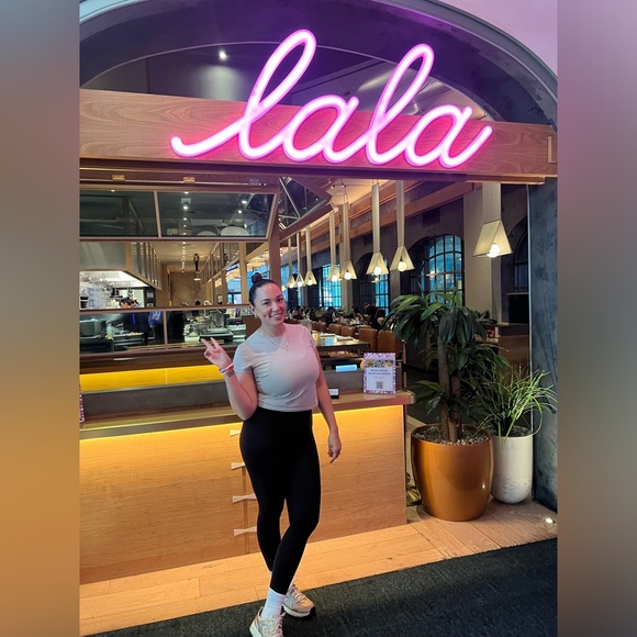 Meet your Posher, Lexi - Picture 3 of 4